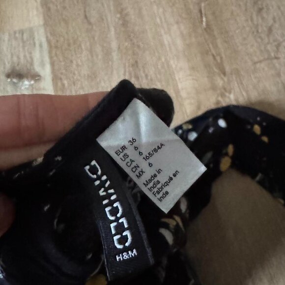 Dandelion floral top from‎ h&m size 6 - Picture 4 of 4